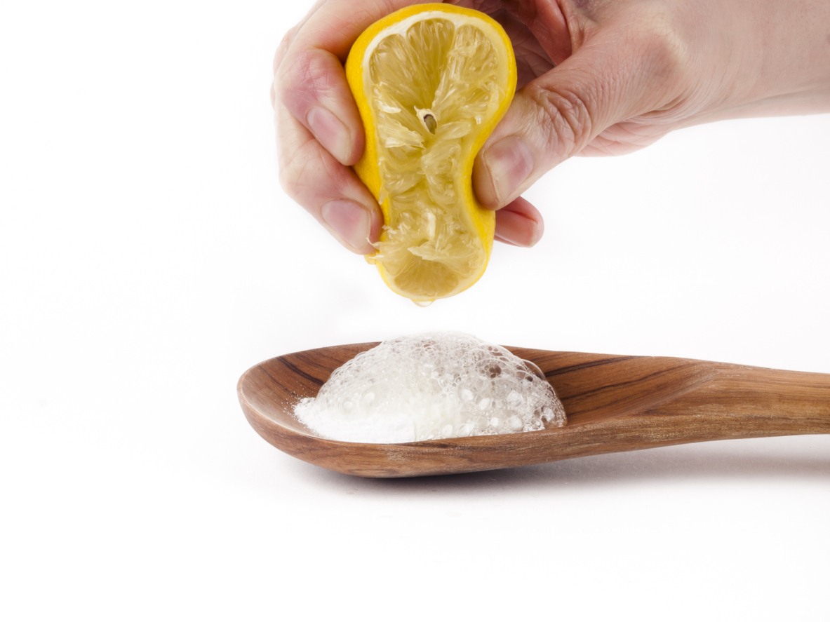 Réaction chimique entre bicarbonate de soude et du jus de citron
